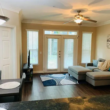 Cozy Home Near Med Center, Nrg, Galleria & Dtown
